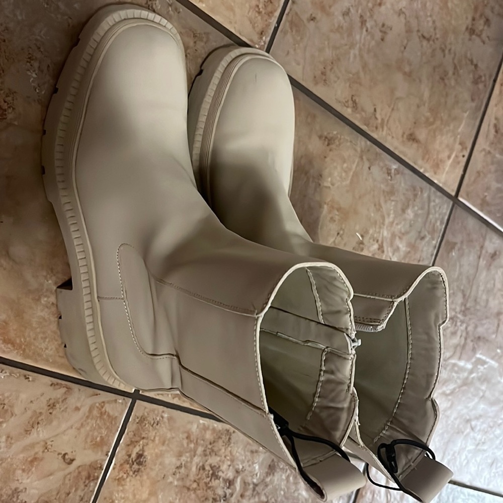 Zara boots , barely used